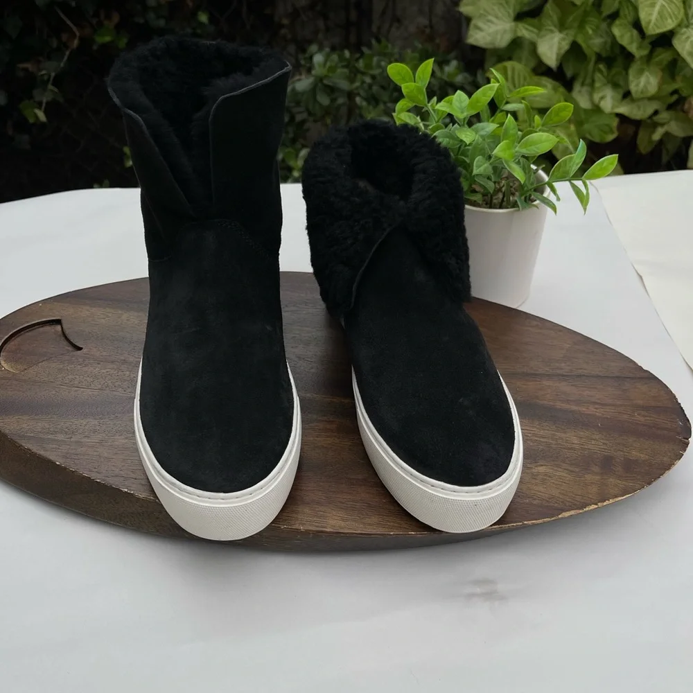 UGG Women's Lynus High Top Sneaker Black Suede Size 7.5 like new